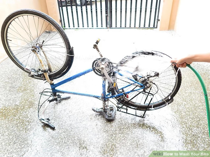 شستن دوچرخه با کف